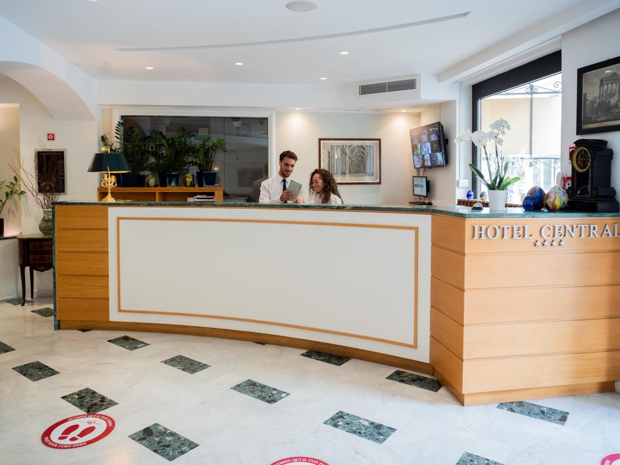 Hotel Central Wellness Сорренто Екстер'єр фото